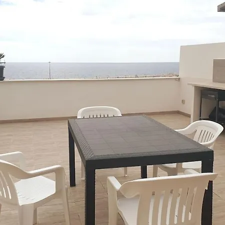 Il Terrazzo Sul Porto Apartment