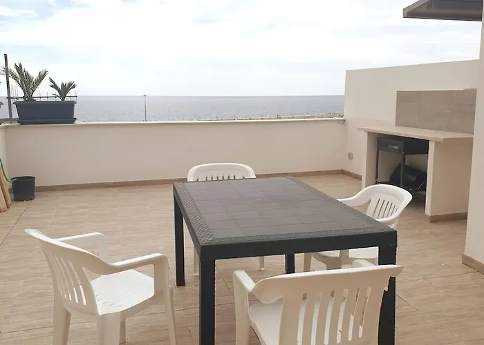 Il Terrazzo Sul Porto Apartment